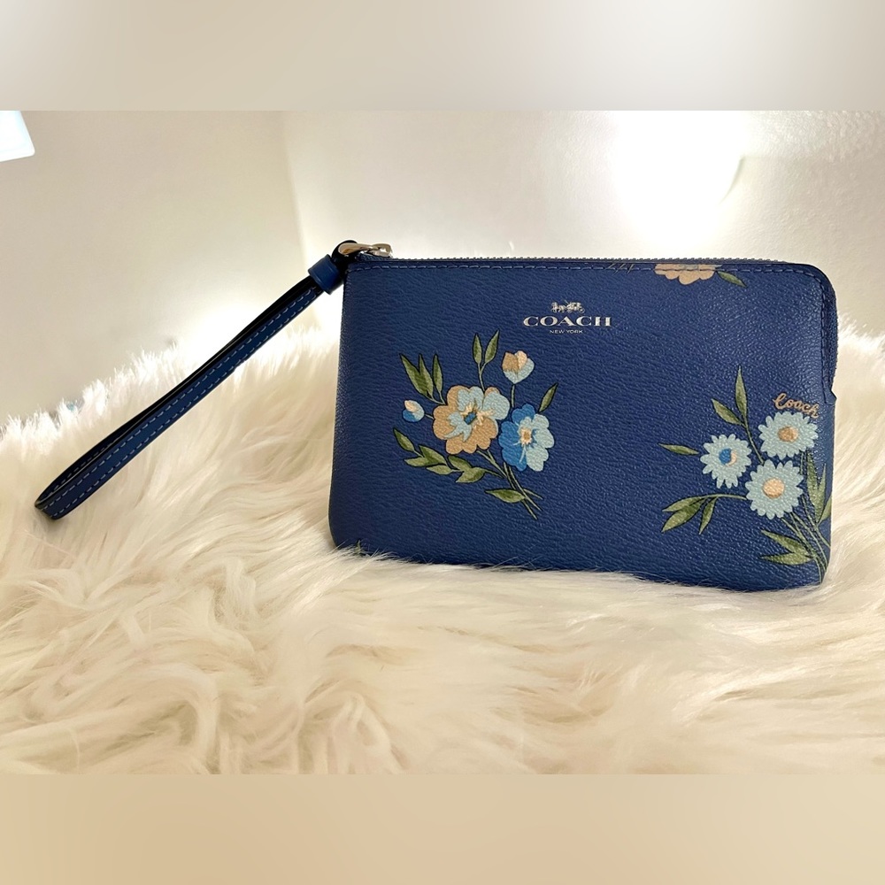 Like NEW!! RARE Blue Floral Leather Coach Wristlet